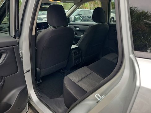 Used 2025 Nissan Rogue SV FWD image 9