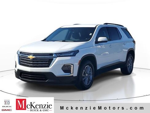 Used 2022 Chevrolet Traverse LT FWD image 2