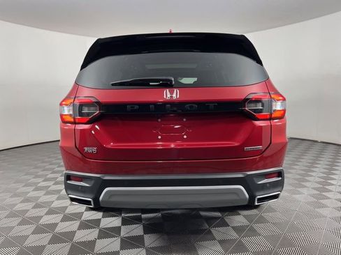 Used 2025 Honda Pilot Touring image 7