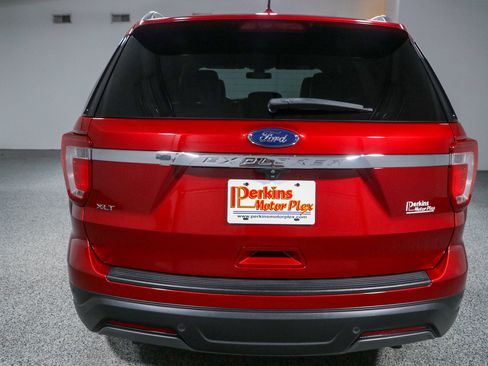 Used 2019 Ford Explorer XLT w/ Equipment Group 202A FWD image 8