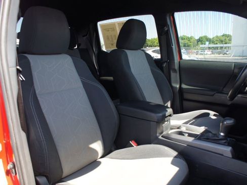 Used 2020 Toyota Tacoma TRD Sport w/ Technology Package RWD image 21