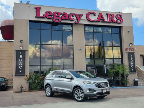 Used 2022 Ford Edge Titanium image 2