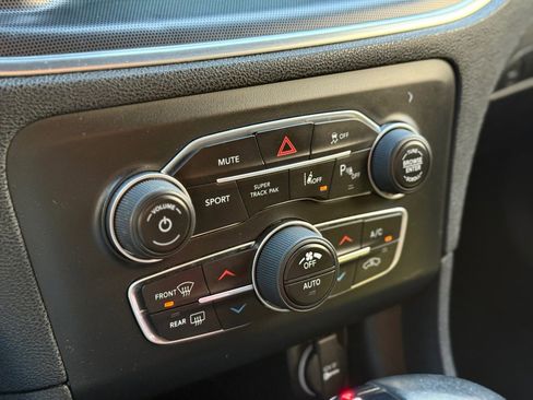 Used 2018 Dodge Charger R/T Scat Pack image 30