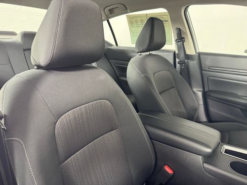 Used 2025 Nissan Altima 2.5 SV FWD image 33