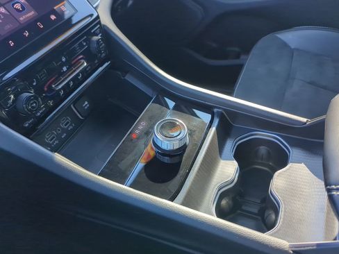 Used 2025 Jeep Grand Cherokee Altitude image 30