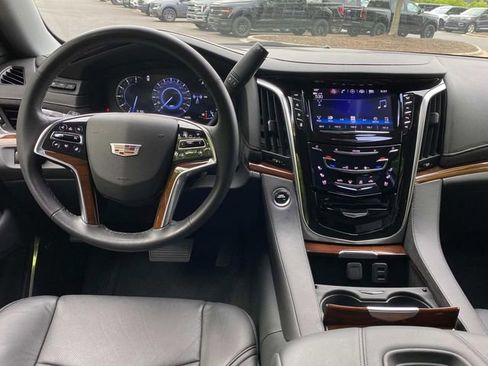 Used 2020 Cadillac Escalade Luxury RWD image 8
