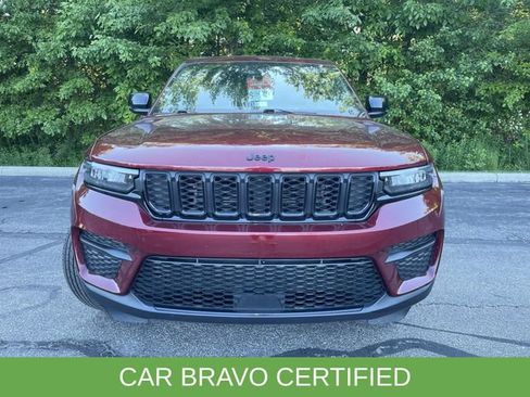 Used 2024 Jeep Grand Cherokee Altitude AWD/4WD image 31