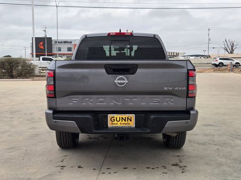 Used 2024 Nissan Frontier SV w/ SV Convenience Package image 4