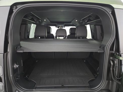 New 2026 Land Rover Defender 110 X-Dynamic SE image 14