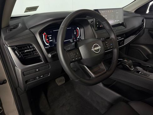 Used 2025 Nissan Rogue SL AWD/4WD image 21