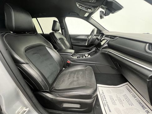 Used 2024 Jeep Grand Cherokee Altitude image 9