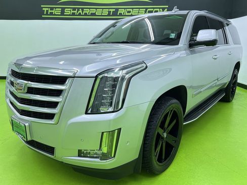Used 2018 Cadillac Escalade ESV Luxury AWD/4WD image 5