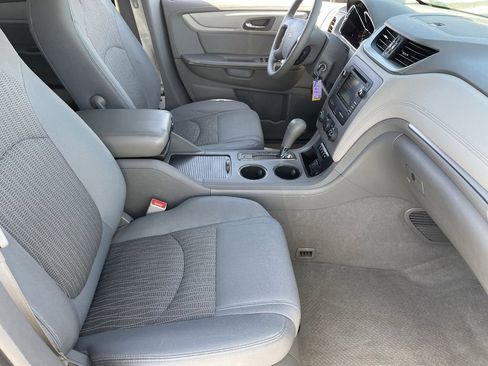 Used 2017 Chevrolet Traverse LS FWD image 11