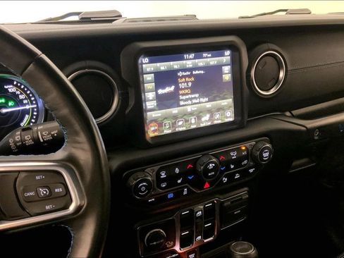 Used 2022 Jeep Wrangler Unlimited Rubicon 4xe w/ Cold Weather Group AWD/4WD image 5