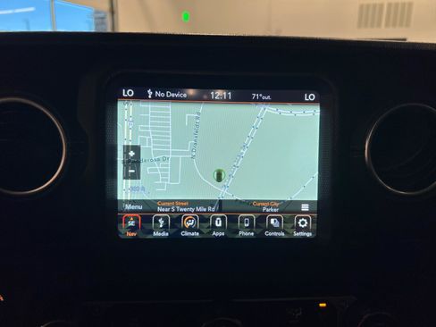 Used 2020 Jeep Wrangler Unlimited Sahara image 17