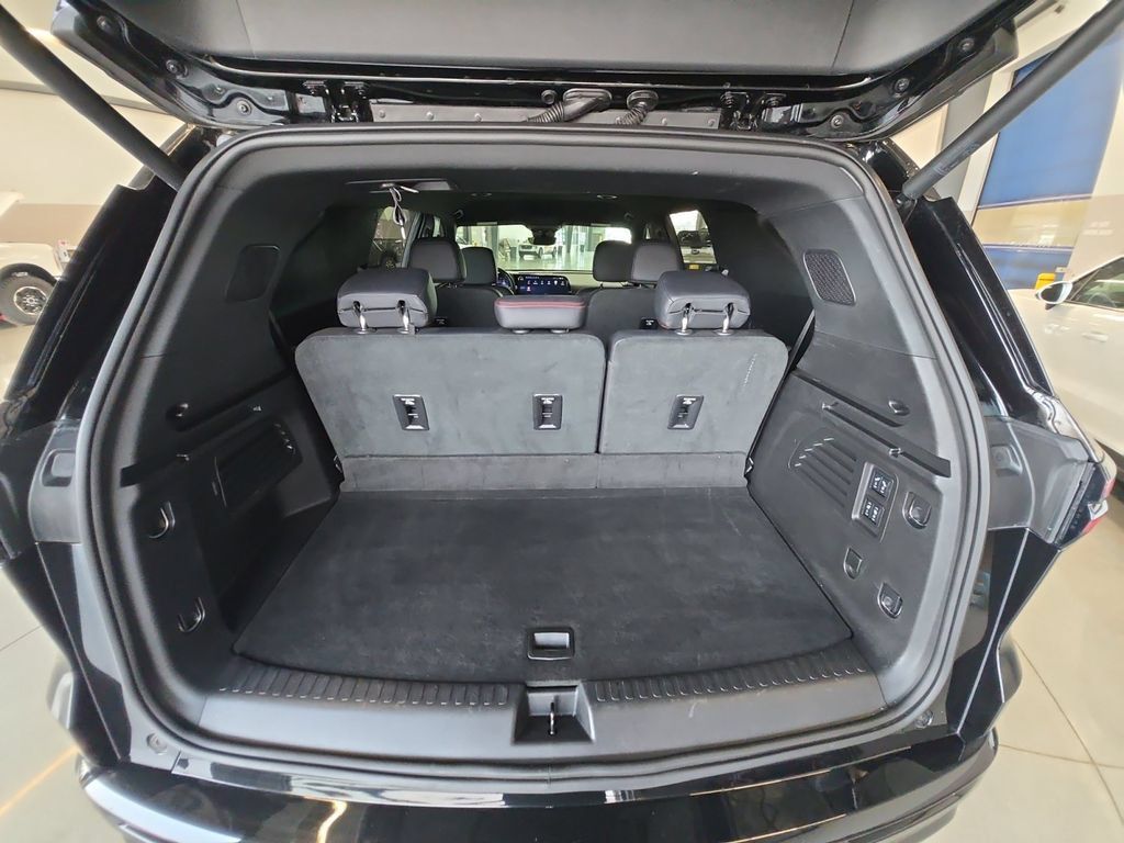 Certified 2025 Chevrolet Traverse RS w/ LPO, Floor Liner Package AWD/4WD image 23