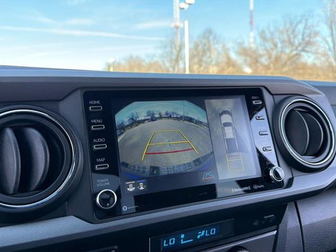 Used 2023 Toyota Tacoma TRD Off-Road w/ Advanced Technology Package image 31