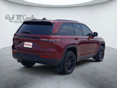Used 2025 Jeep Grand Cherokee Altitude AWD/4WD image 5