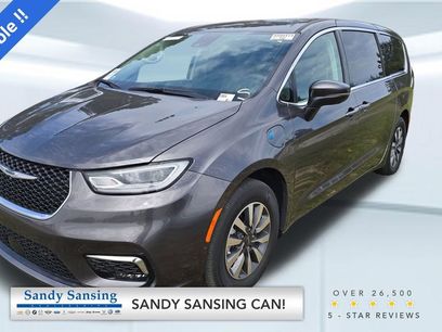 Used 2023 Chrysler Pacifica Touring-L