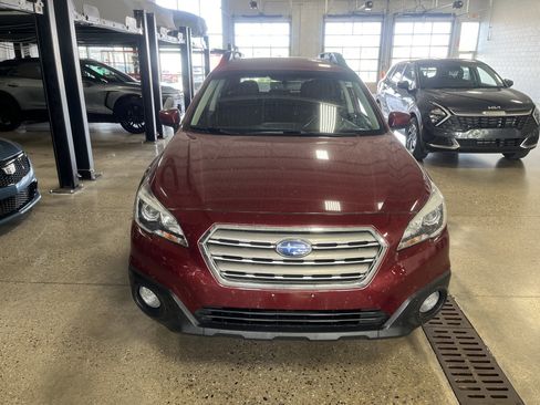 Used 2017 Subaru Outback 2.5i Premium w/ Popular Package #1 AWD/4WD image 2