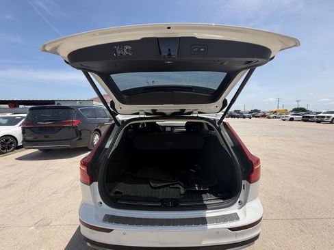 Used 2025 Volvo V60 B5 Cross Country Plus AWD/4WD image 4