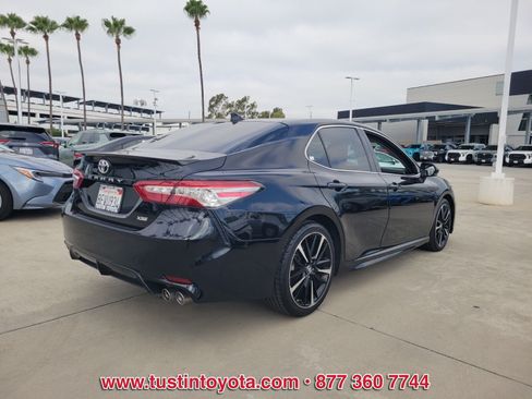 Certified 2019 Toyota Camry XSE FWD image 4