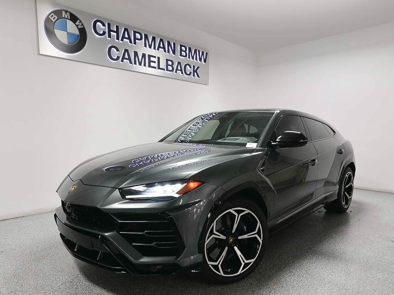 Used 2020 Lamborghini Urus AWD/4WD image 1