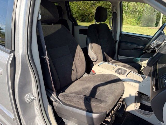 Used 2016 Dodge Grand Caravan SXT w/ UConnect Hands-Free Group FWD image 21