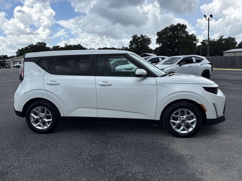 Used 2023 Kia Soul LX w/ LX Technology Package FWD image 6