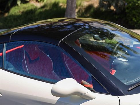 Used 2015 Ferrari California T RWD image 27