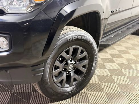 Used 2022 Toyota Tacoma SR5 AWD/4WD image 2