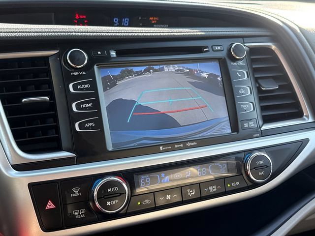 Used 2018 Toyota Highlander XLE AWD/4WD image 26