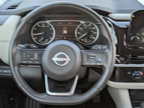 Used 2025 Nissan Pathfinder SL AWD/4WD image 11