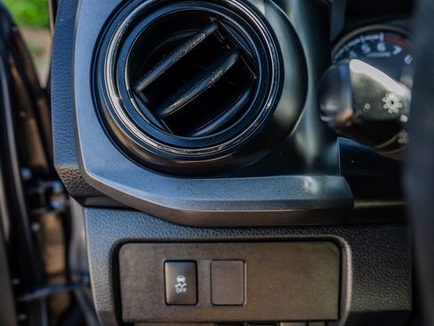 Used 2021 Toyota Tacoma TRD Sport w/ Technology Package RWD image 18