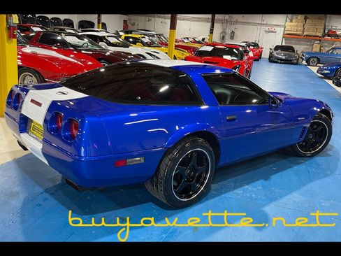 Used 1996 Chevrolet Corvette Coupe RWD image 2