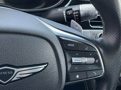 Used 2025 Genesis G70 2.5T image 22