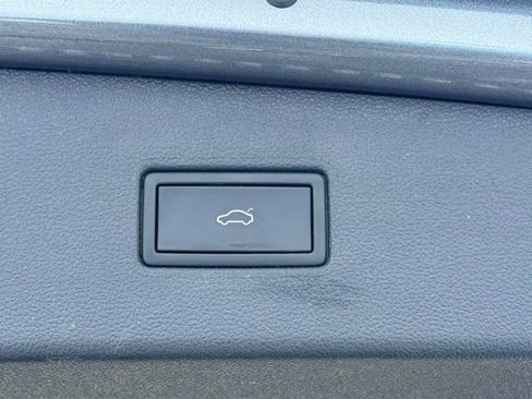 Used 2022 Volkswagen Tiguan SEL R-Line image 21