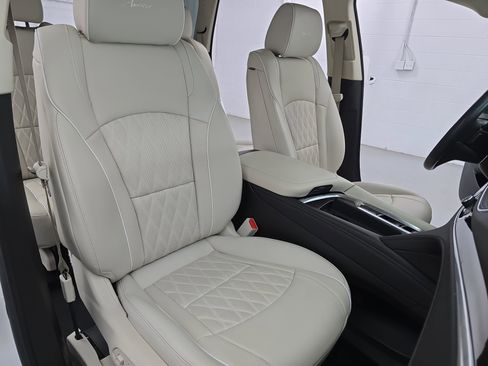 Used 2024 Buick Enclave Avenir w/ Avenir Technology Package FWD image 10