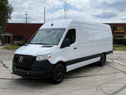 Used 2020 Mercedes-Benz Sprinter 2500 w/ Comfort Plus Package image 3