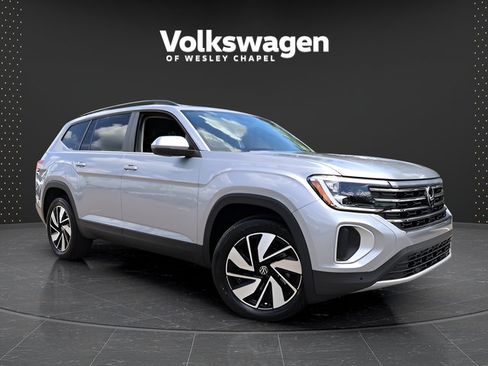 Certified 2024 Volkswagen Atlas SE FWD image 1