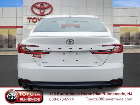Used 2025 Toyota Camry SE FWD image 5