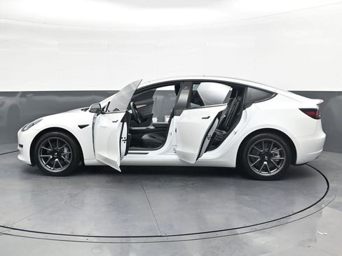 Used 2022 Tesla Model 3 Long Range AWD/4WD image 35