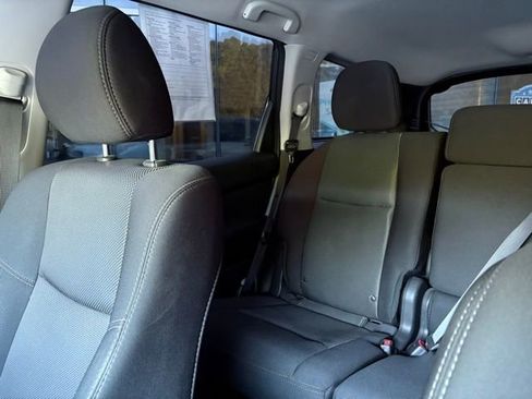 Used 2020 Nissan Pathfinder S image 23