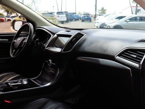 Used 2020 Ford Edge Titanium FWD image 36