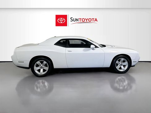 Used 2014 Dodge Challenger R/T image 2