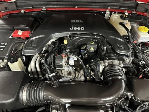 Used 2021 Jeep Wrangler Unlimited Sahara AWD/4WD image 22