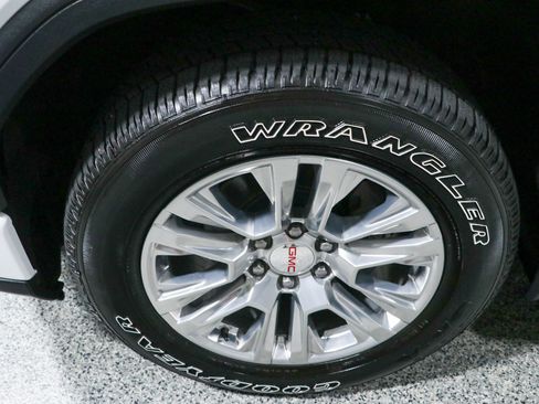 Used 2023 GMC Sierra 1500 Denali AWD/4WD image 11