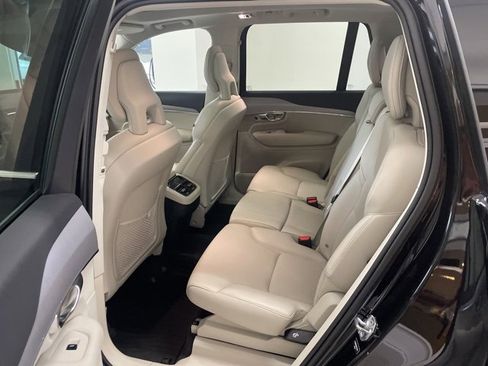 Used 2021 Volvo XC90 T5 Momentum w/ Climate Package image 8