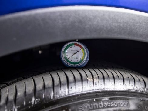 Used 2025 Tesla Model Y Performance image 29