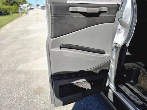 Used 2016 Chevrolet Express 2500 image 21